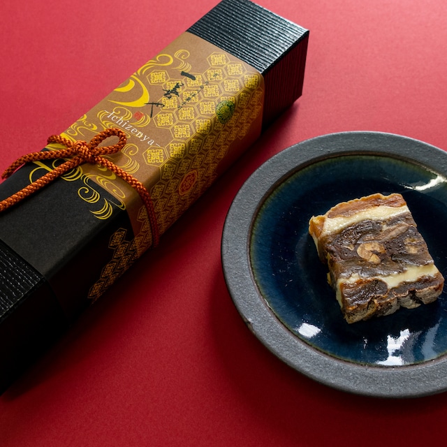 テーブルの上の食べ物

中程度の精度で自動的に生成された説明