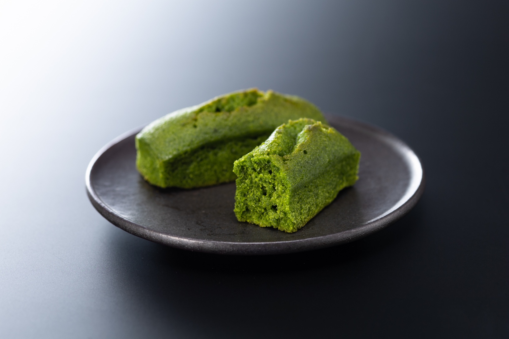 皿の上の食べ物
中程度の精度で自動的に生成された説明
