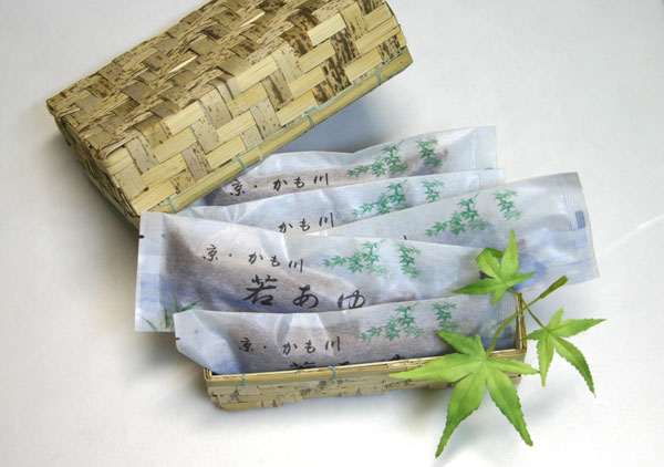 涼菓「若鮎」5個入（竹皮箱）