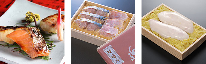 テーブルの上にあるいろんな食べ物

自動的に生成された説明