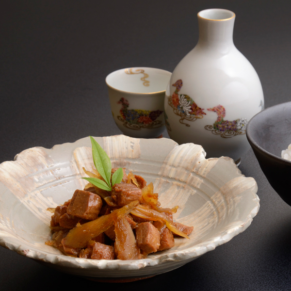 皿の上の食事と飲み物

自動的に生成された説明
