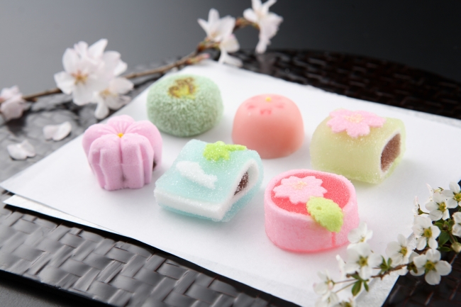 新緑の季節の抹茶菓子 高野屋貞広の「みやこ 抹茶餅」