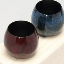 溜塗ぐい呑み(朱/青)桐箱入【前田漆工】